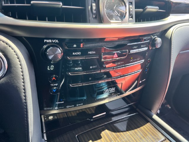 Used 2017 Lexus LX 570 4WD image 23
