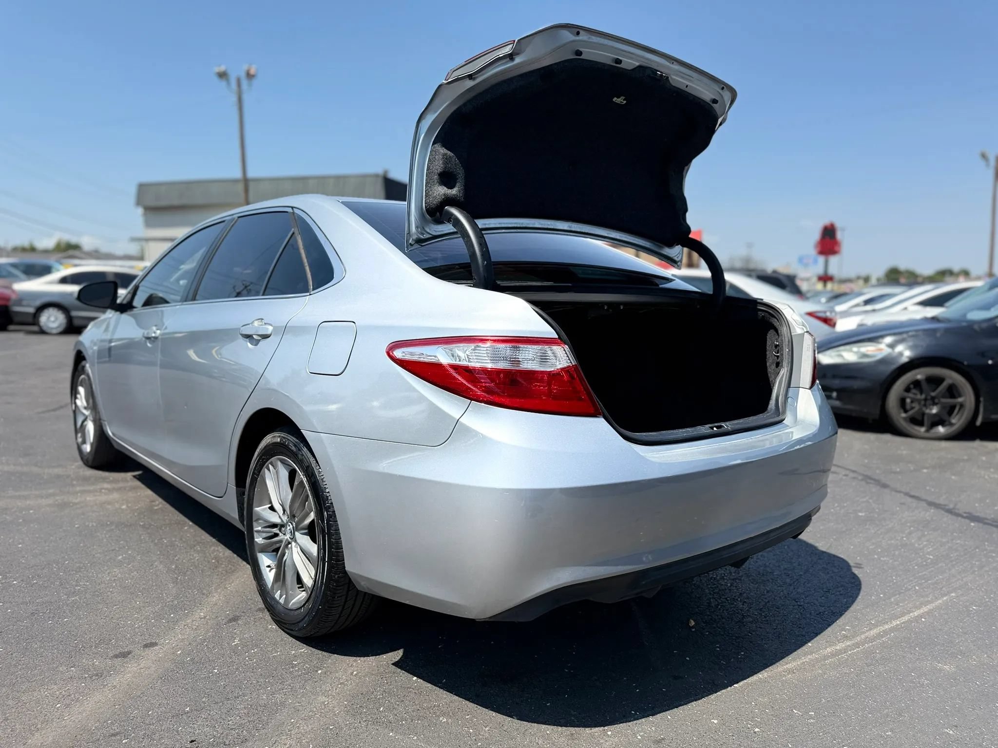 Used 2017 Toyota Camry SE FWD image 33