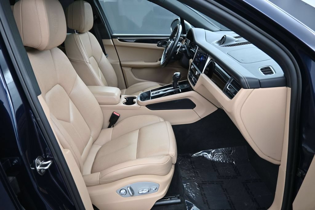 Certified 2023 Porsche Macan Turbo AWD/4WD image 27