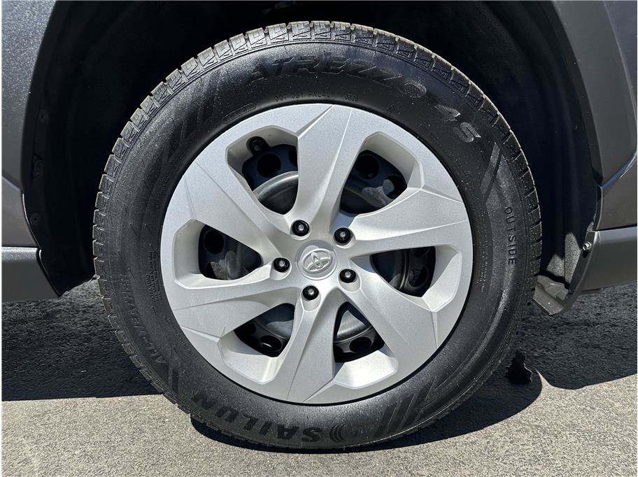 Used 2024 Toyota RAV4 LE AWD/4WD image 27