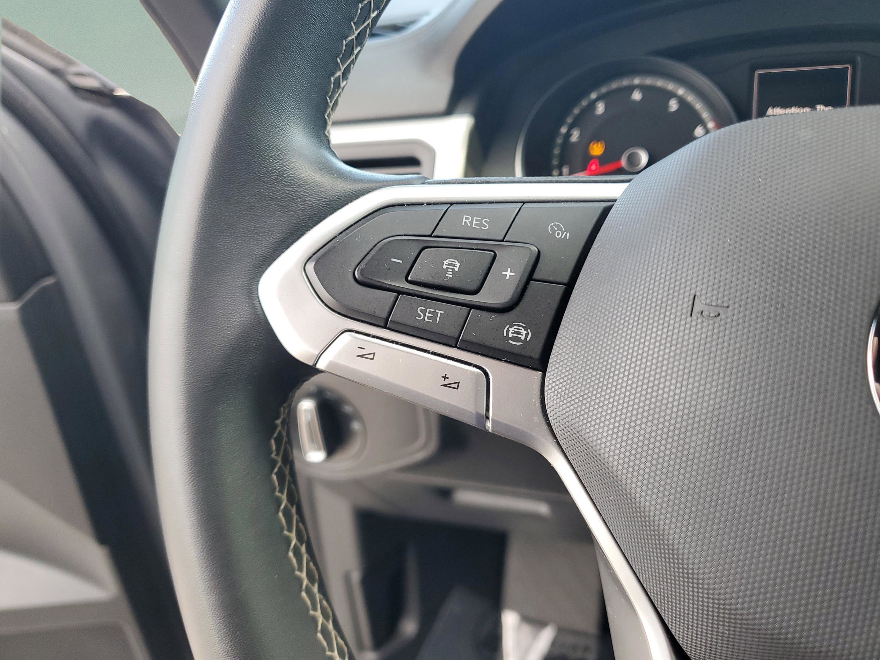 Used 2021 Volkswagen Atlas Cross Sport SE w/ Panoramic Sunroof Package image 31