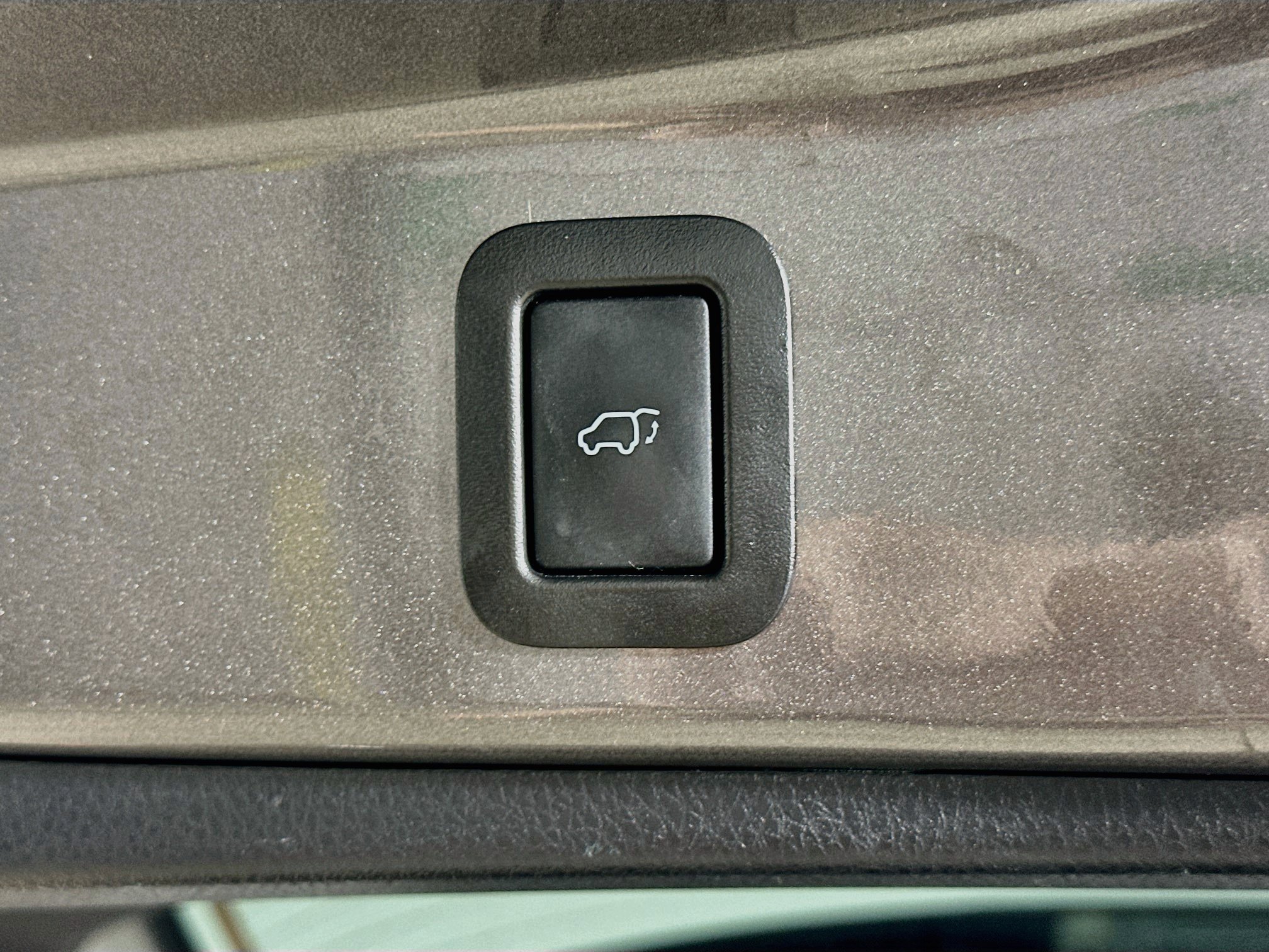 Used 2019 Toyota Highlander SE w/ Nightshade Edition AWD/4WD image 38