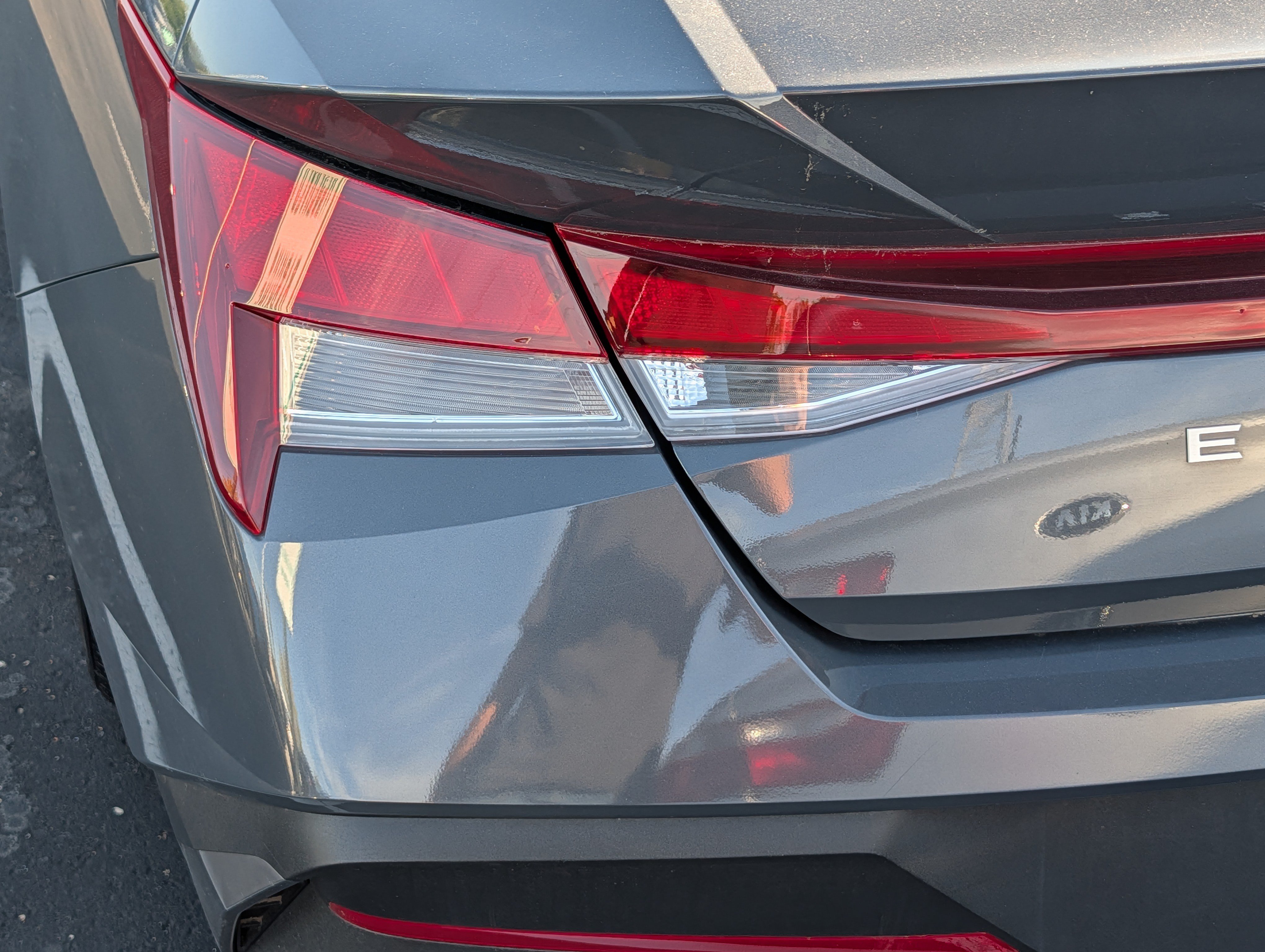 Used 2024 Hyundai Elantra SE FWD image 17