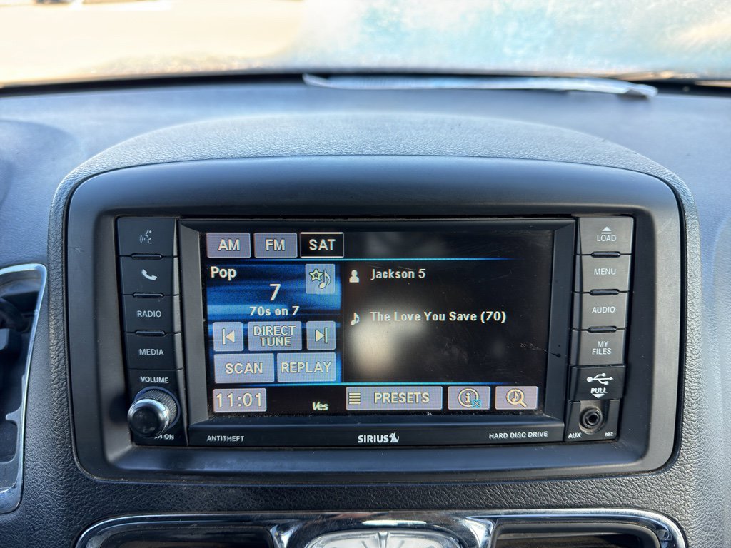 Used 2014 Chrysler Town & Country Touring image 15