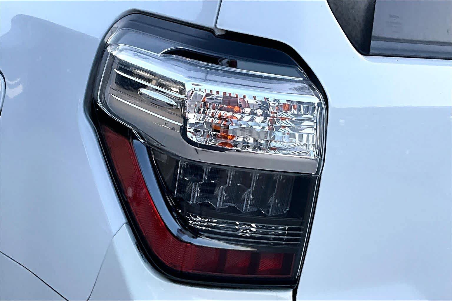 Used 2020 Toyota 4Runner SR5 AWD/4WD image 28