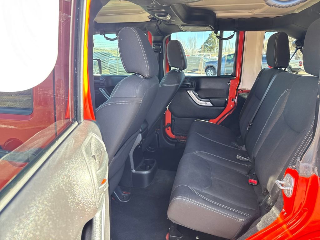 Used 2015 Jeep Wrangler Unlimited Sahara w/ Connectivity Group image 21