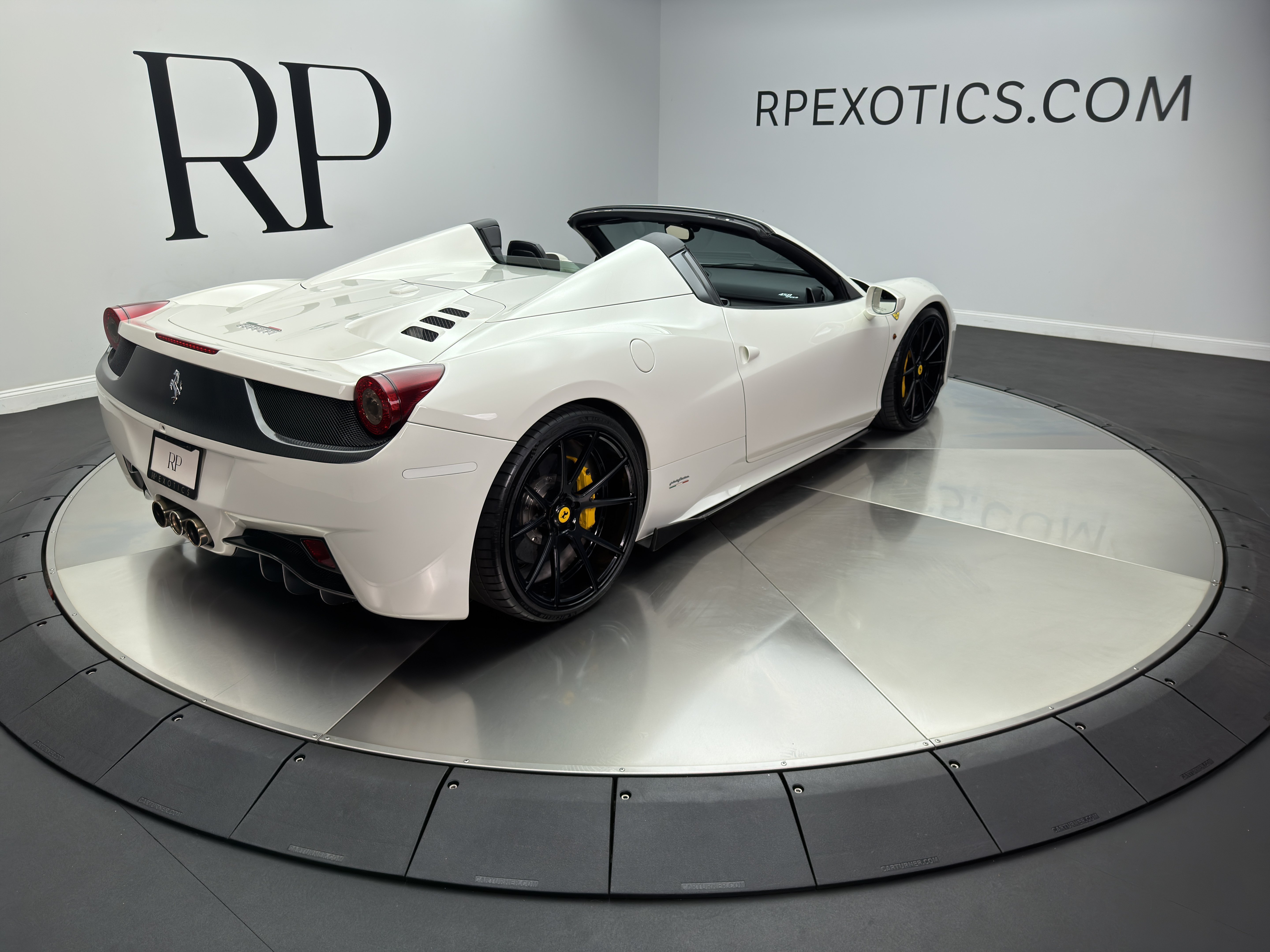 Used 2014 Ferrari 458 Spider RWD image 9
