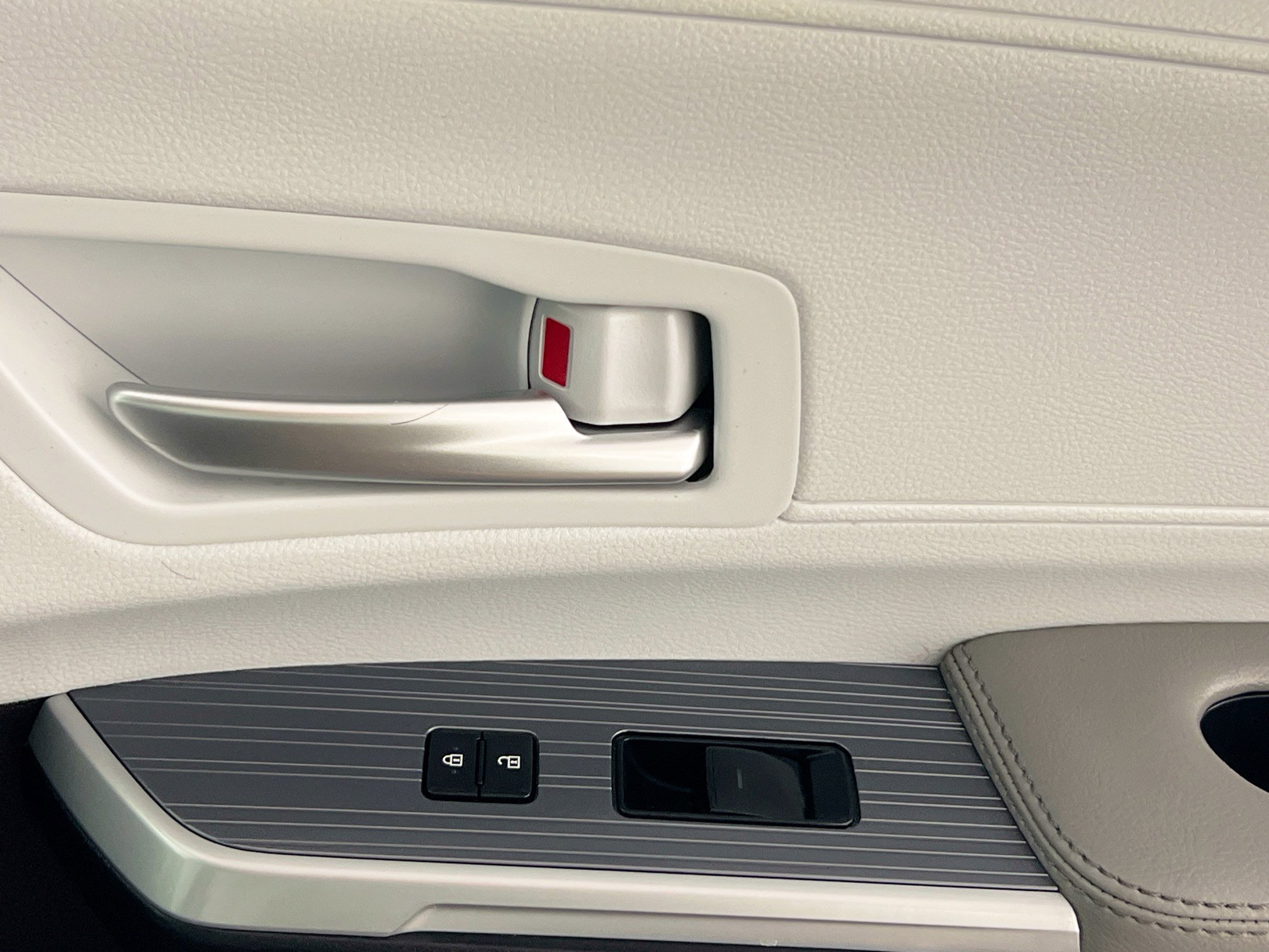 Used 2025 Toyota Sienna XLE FWD image 32