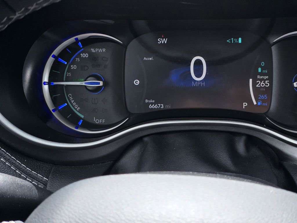 Used 2024 Chrysler Pacifica Select image 18