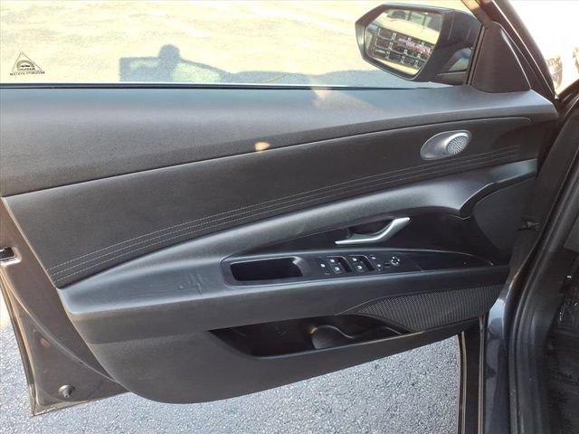 Used 2021 Hyundai Elantra SEL FWD image 25