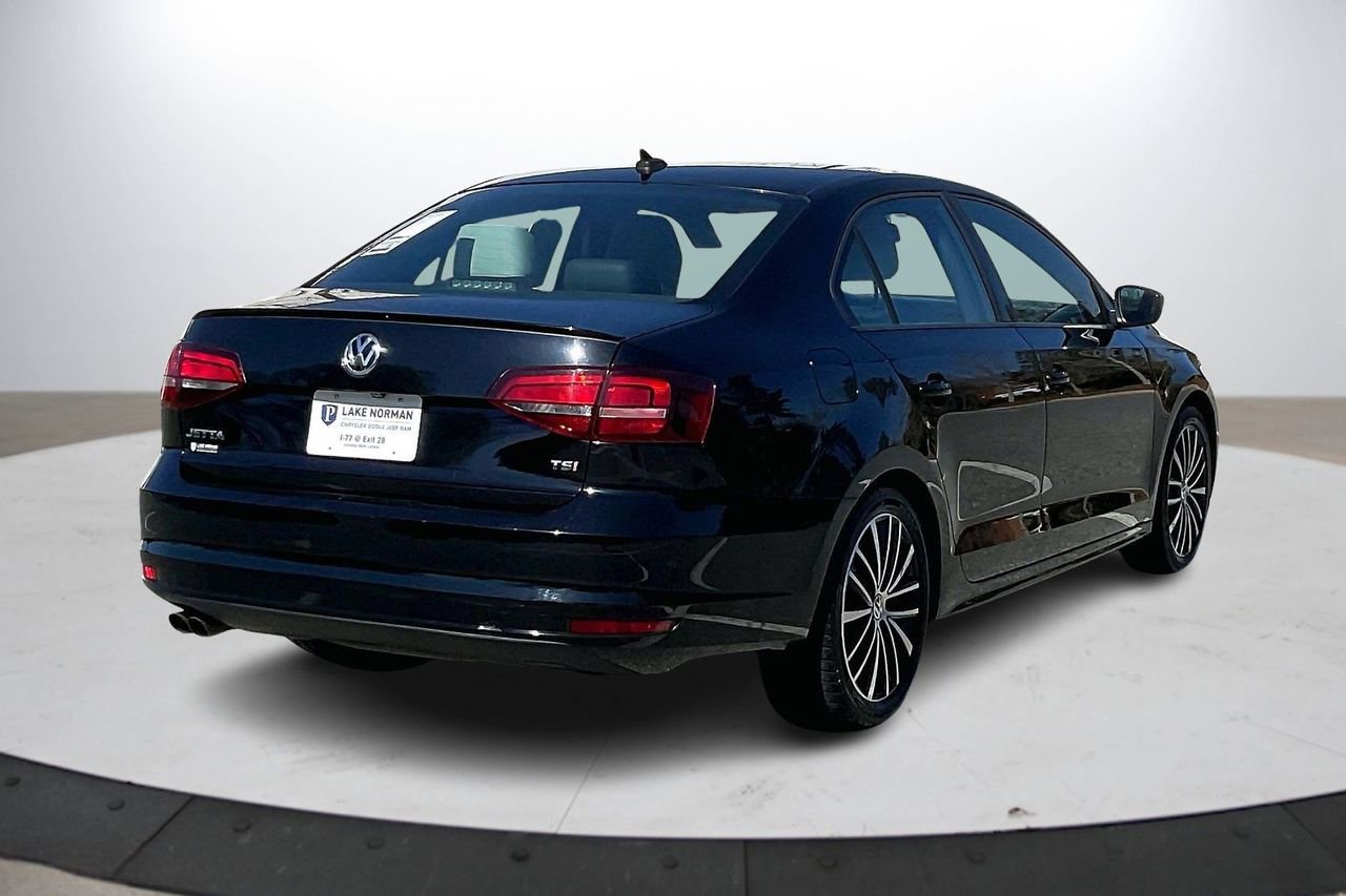 Used 2016 Volkswagen Jetta Sport image 9