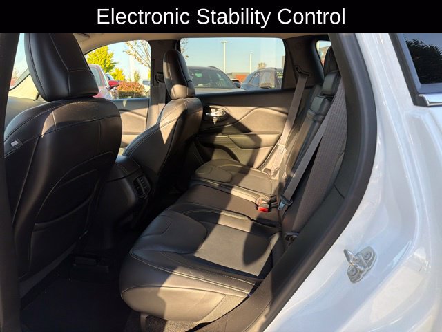Used 2015 Jeep Cherokee Limited FWD image 8