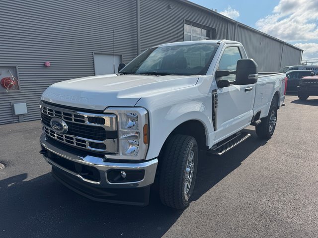 New 2025 Ford F350 XLT w/ FX4 Off-Road Package image 3