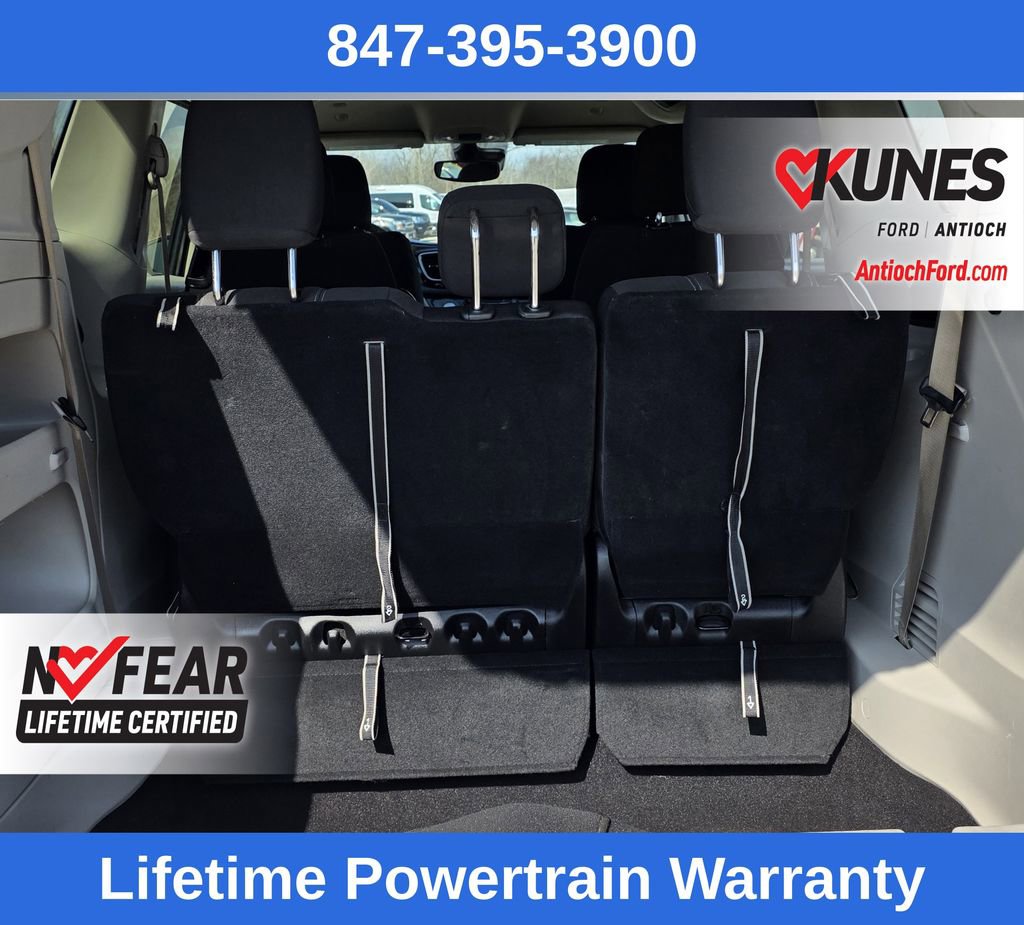 Used 2022 Chrysler Voyager LX image 22