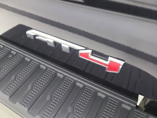 Used 2022 GMC Sierra 1500 AT4 w/ AT4 Preferred Package AWD/4WD image 8