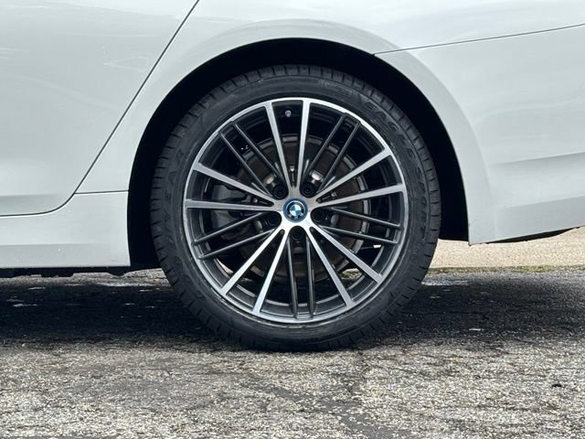 Used 2023 BMW 530e w/ Premium Package RWD image 3