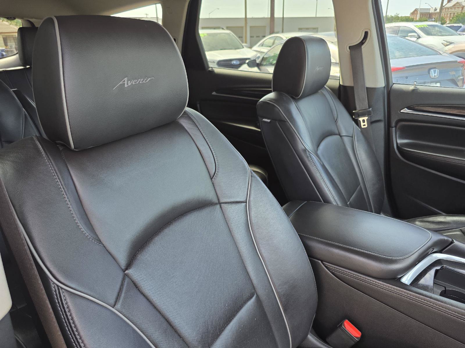 Used 2020 Buick Enclave Avenir w/ Avenir Technology Package FWD image 33