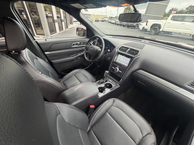 Used 2018 Ford Explorer Sport AWD/4WD image 3