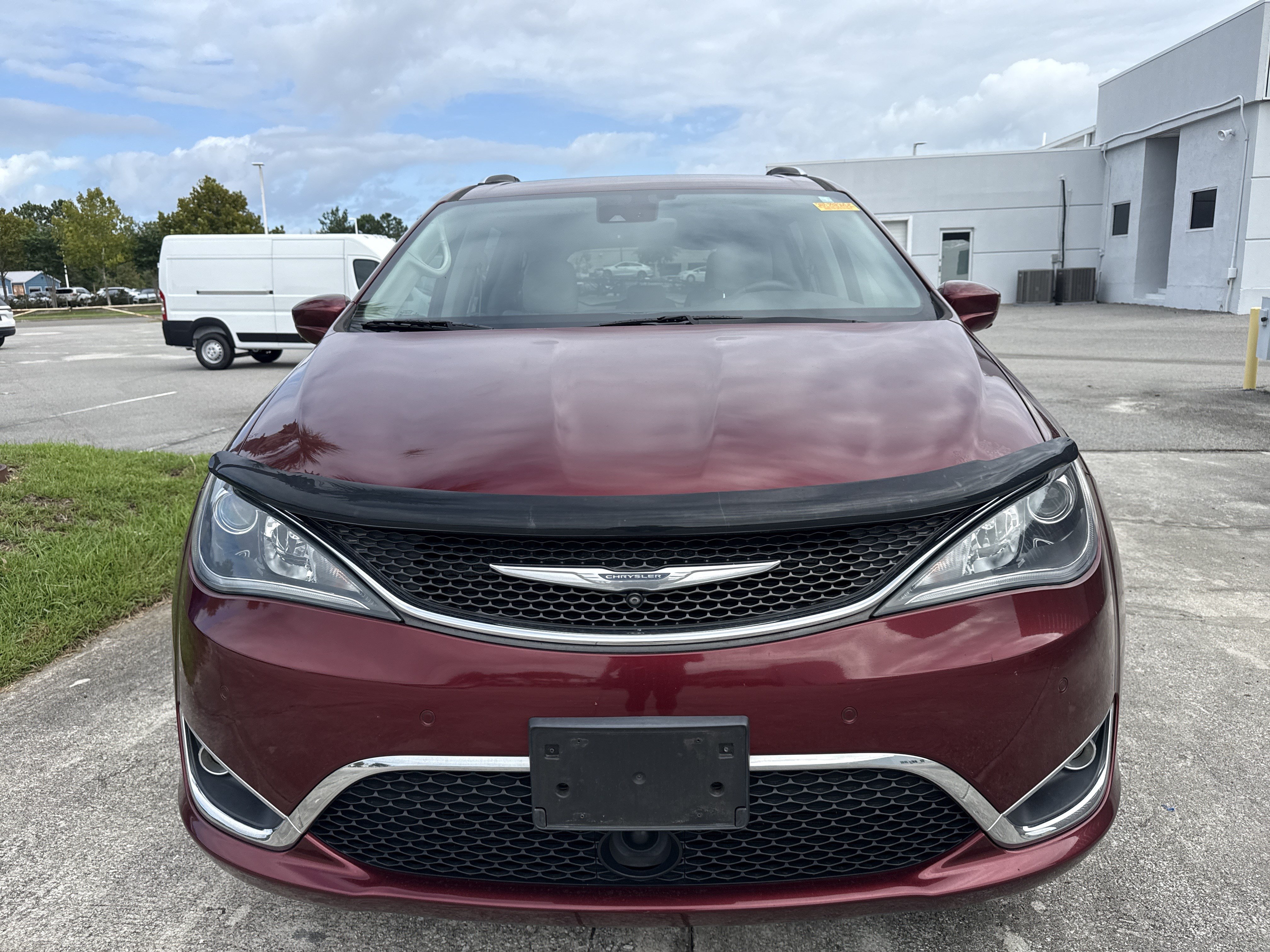 Used 2017 Chrysler Pacifica Touring-L Plus w/ Advanced Safetytec Group FWD image 3
