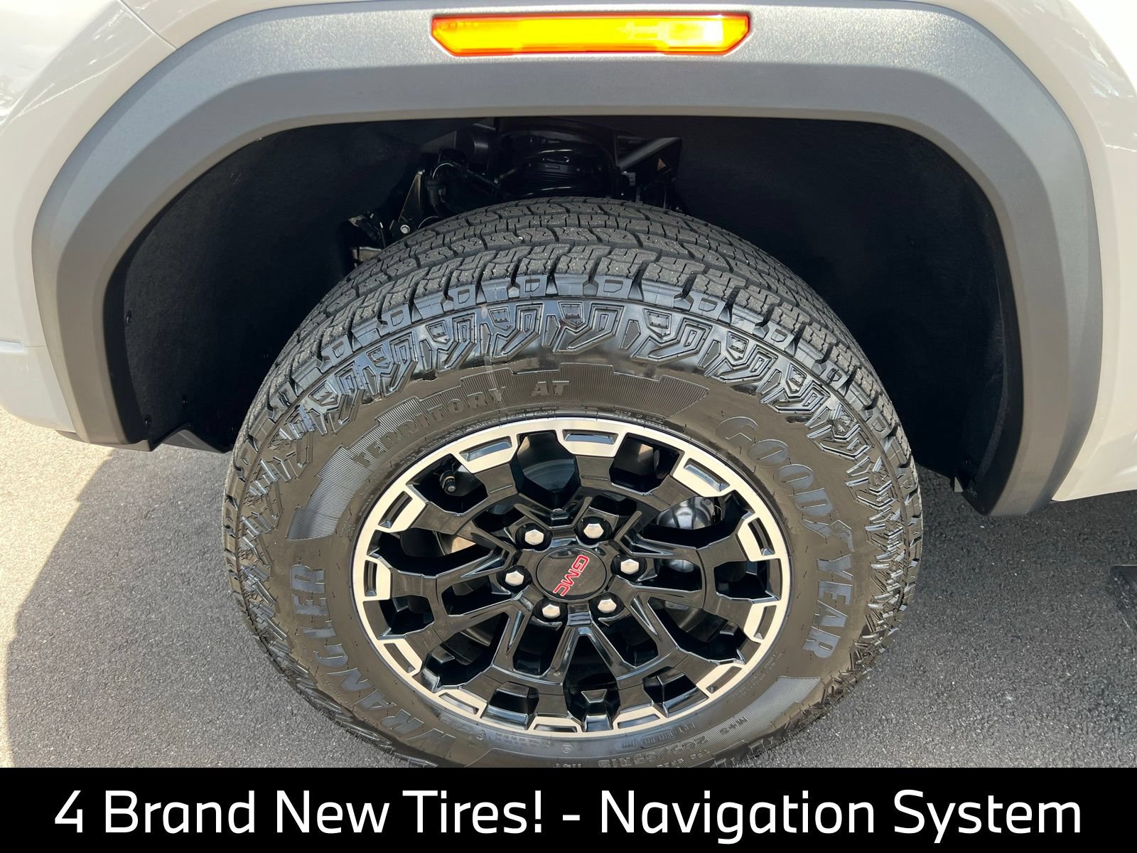 Used 2026 GMC Canyon AT4 AWD/4WD image 14