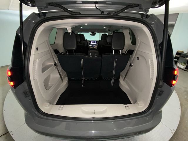 Used 2022 Chrysler Pacifica Touring-L FWD image 23