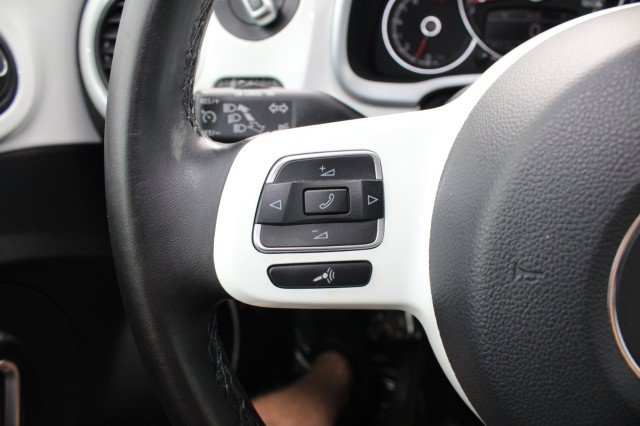 Used 2019 Volkswagen Beetle 2.0T SE w/ SE Premium Package FWD image 31