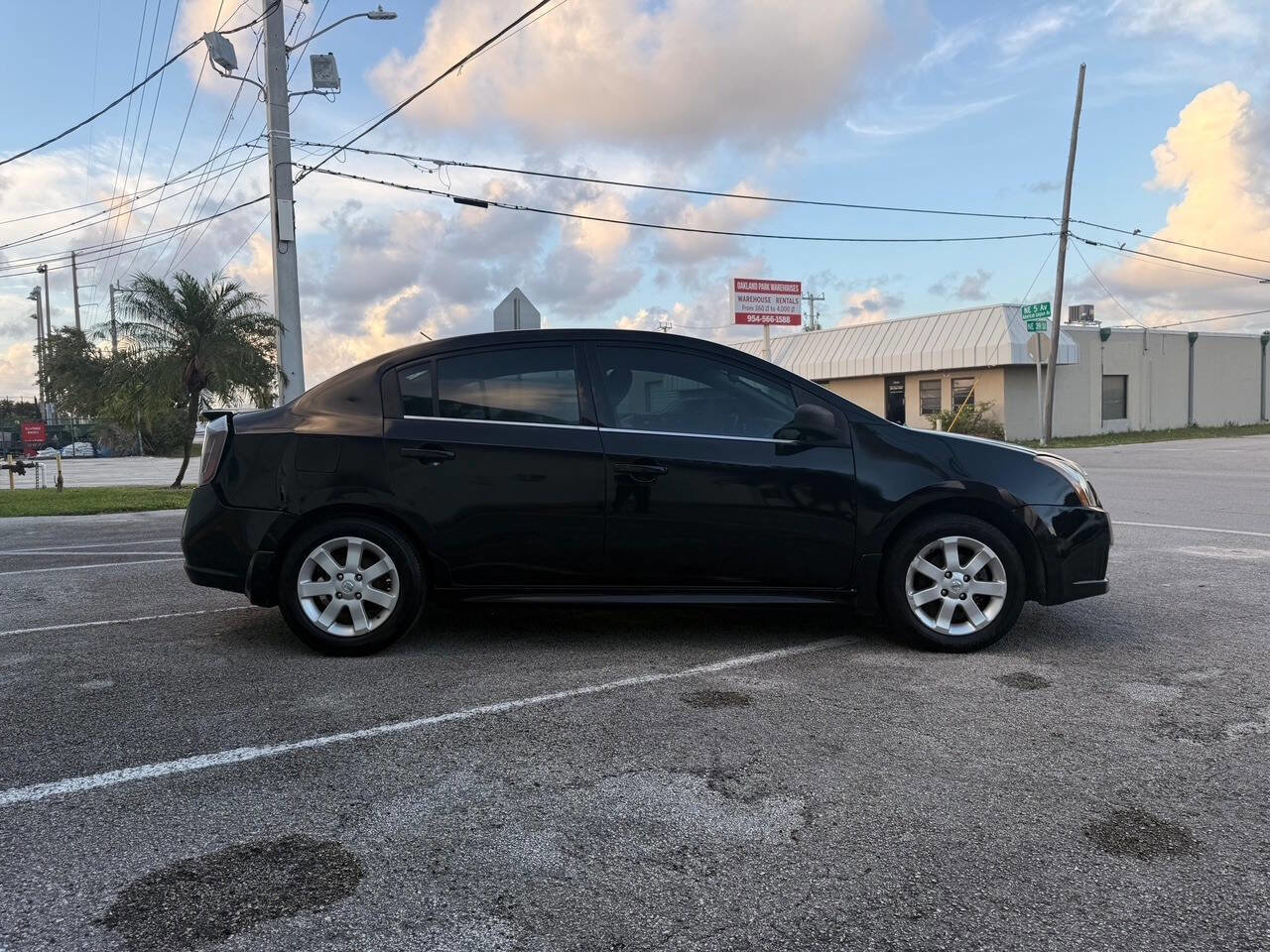 Used 2012 Nissan Sentra 2.0 SR w/ Convenience Pkg FWD image 3