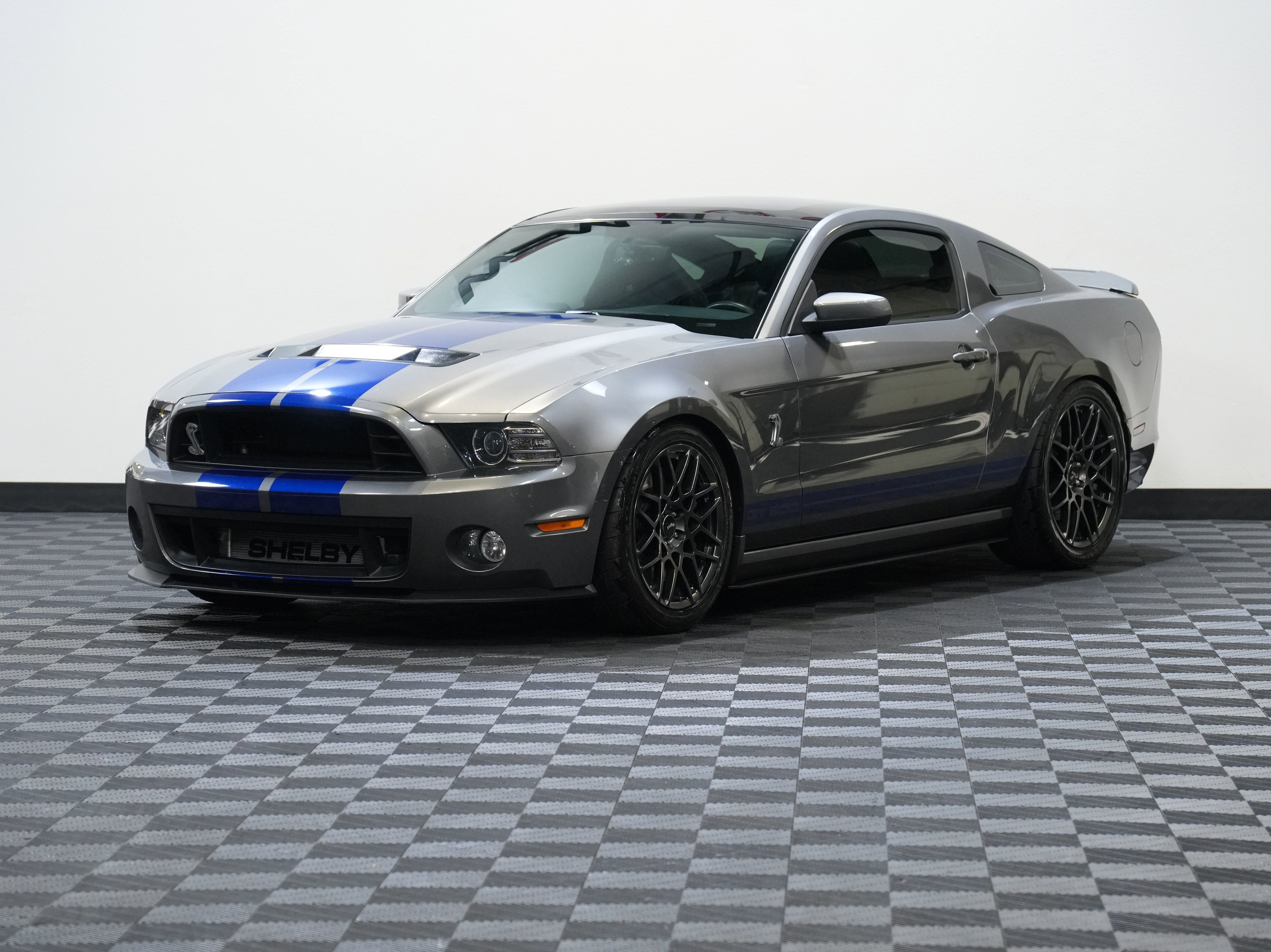 Used 2014 Ford Mustang Shelby GT500 w/ Equipment Group 821A RWD image 3