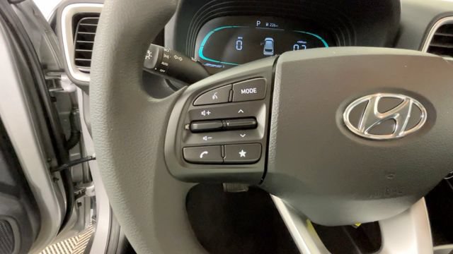 Used 2025 Hyundai Venue SE FWD image 20