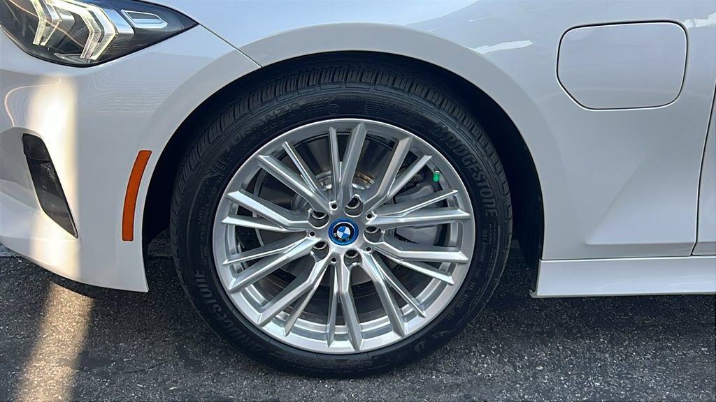 Used 2024 BMW 330e w/ Convenience Package RWD image 8