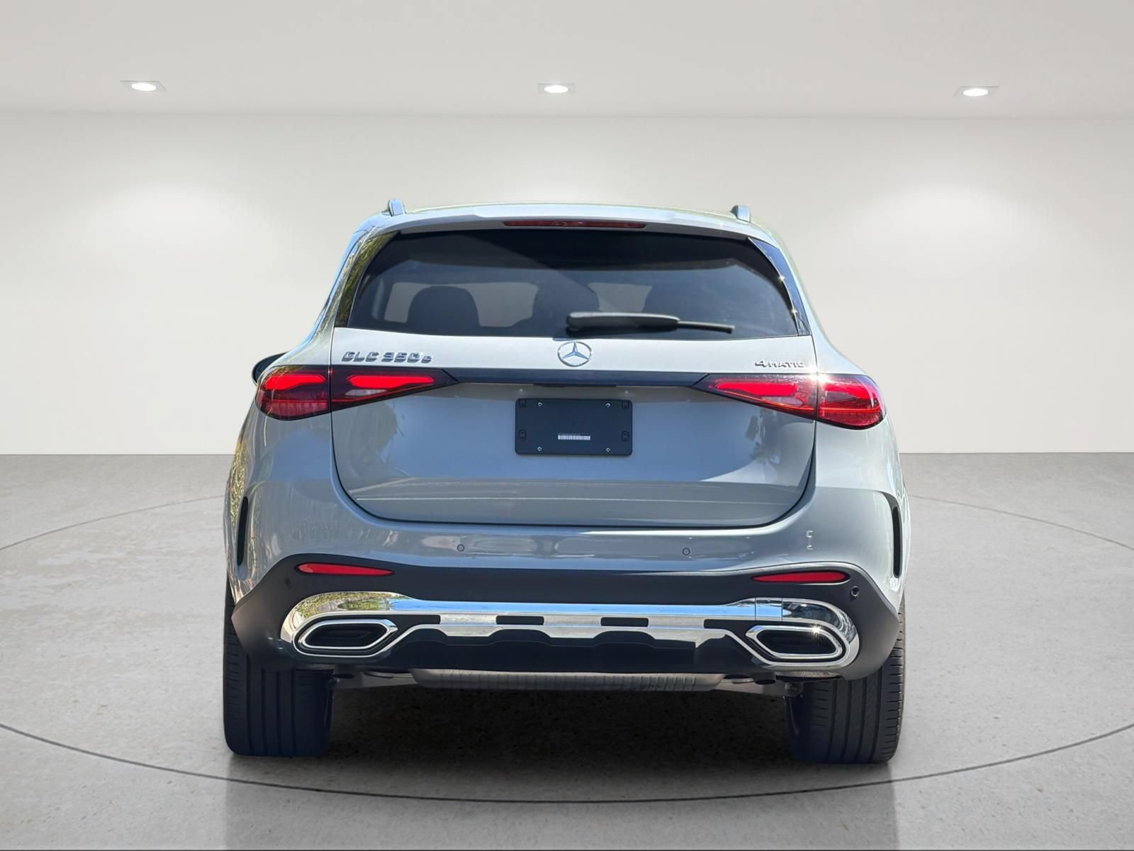 Used 2025 Mercedes-Benz GLC 350e 4MATIC image 4