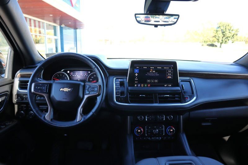 Used 2021 Chevrolet Suburban High Country w/ Premium Package image 11