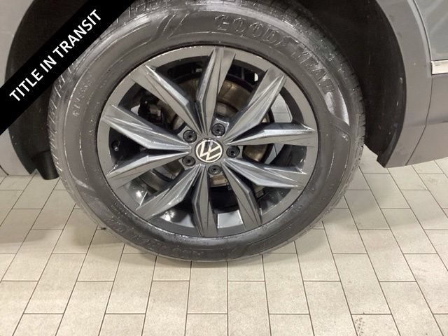 Certified 2024 Volkswagen Tiguan SE w/ Panoramic Sunroof Package FWD image 5