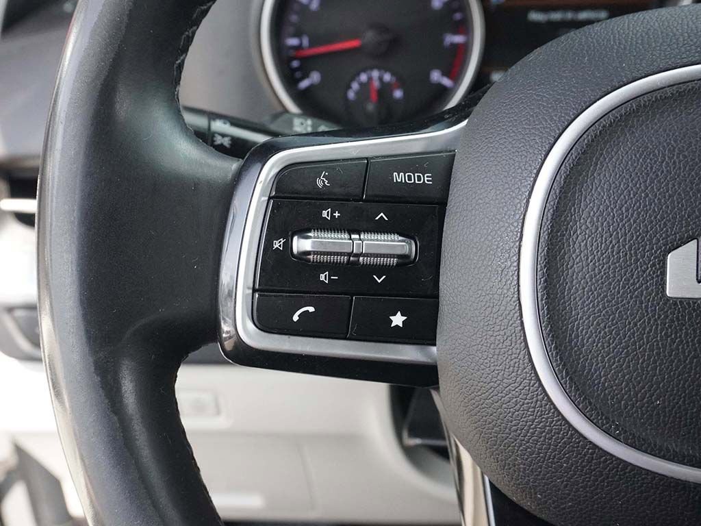 Used 2023 Kia Carnival LX image 35