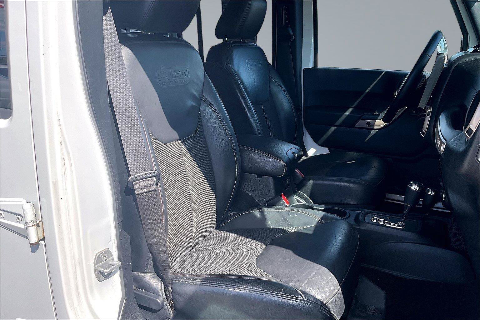 Used 2016 Jeep Wrangler Unlimited Sahara AWD/4WD image 8