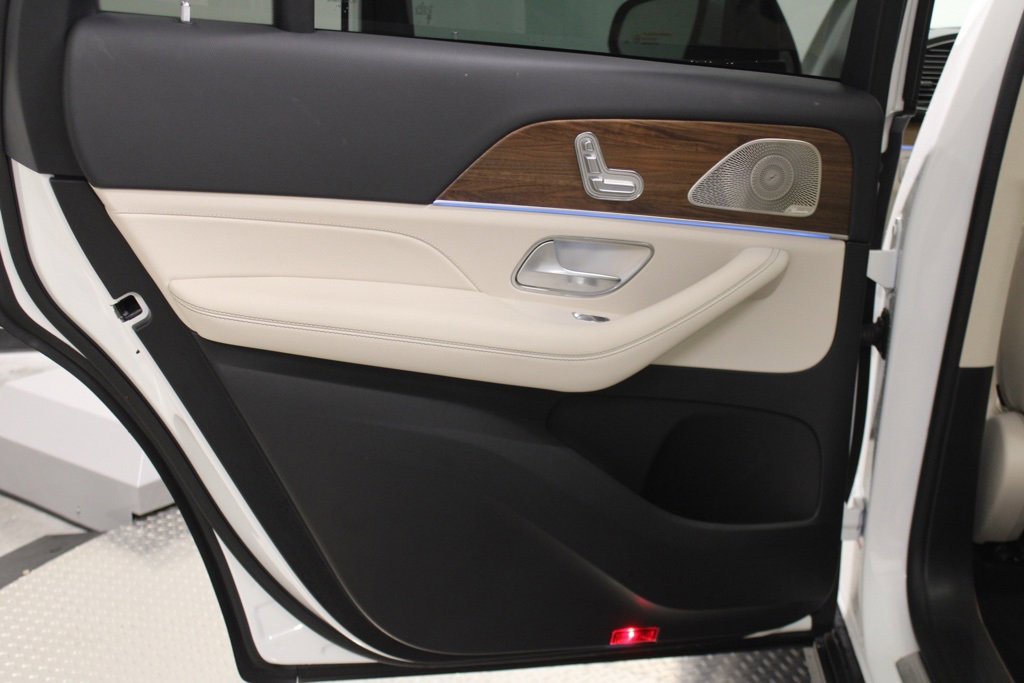 Certified 2025 Mercedes-Benz GLS 450 4MATIC image 45