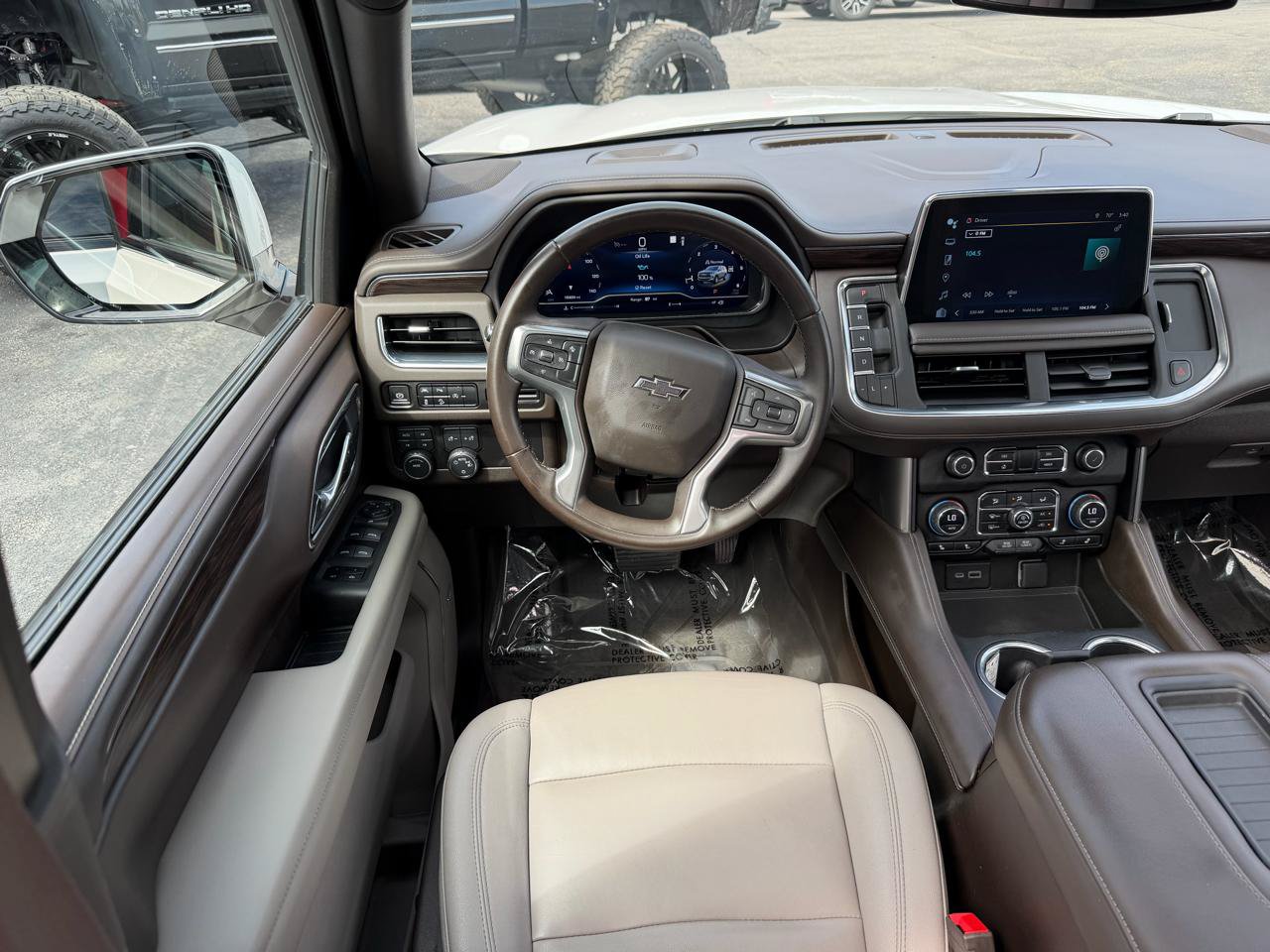 Used 2023 Chevrolet Suburban Z71 AWD/4WD image 16