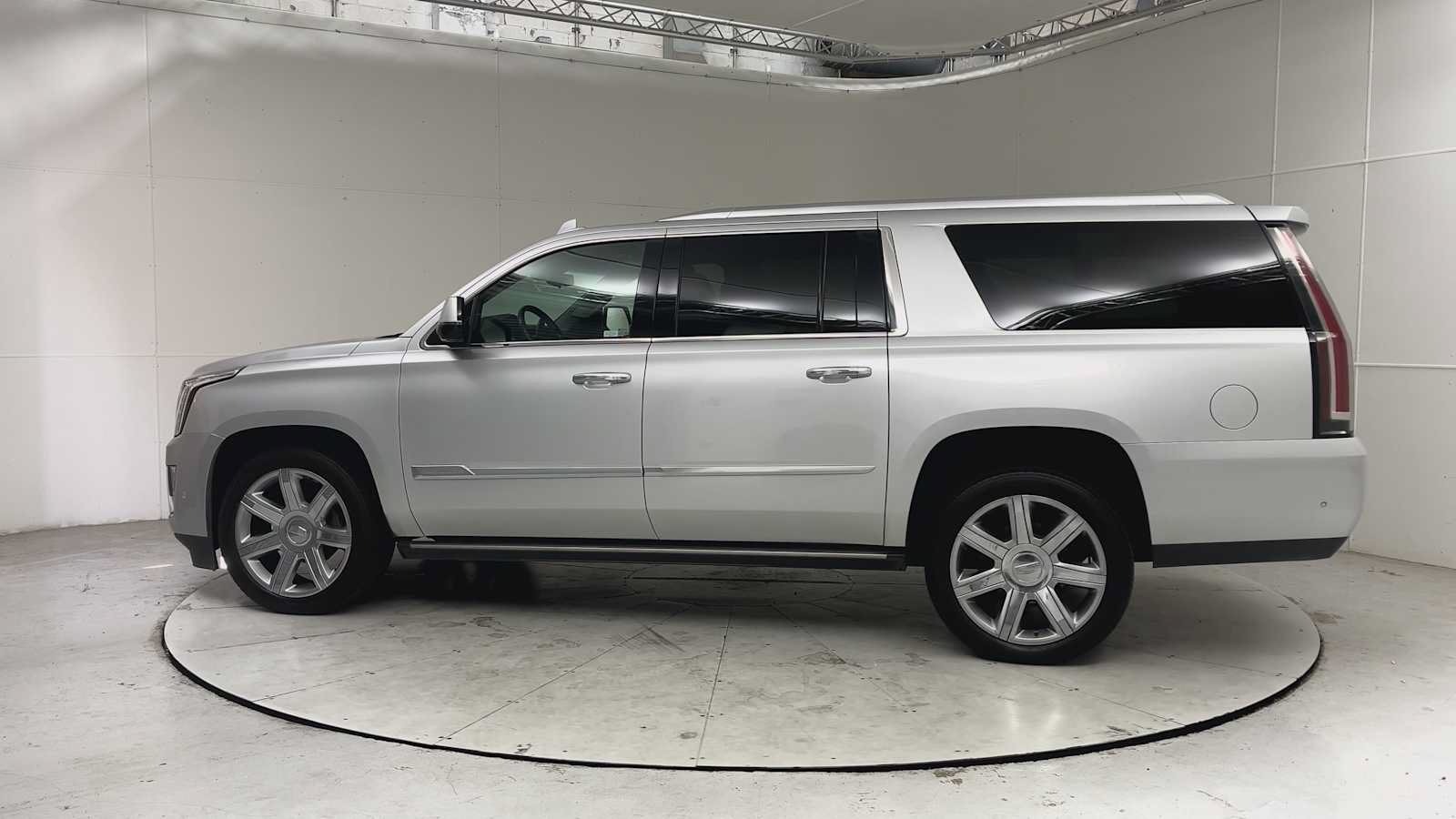 Used 2019 Cadillac Escalade ESV Premium Luxury AWD/4WD image 4