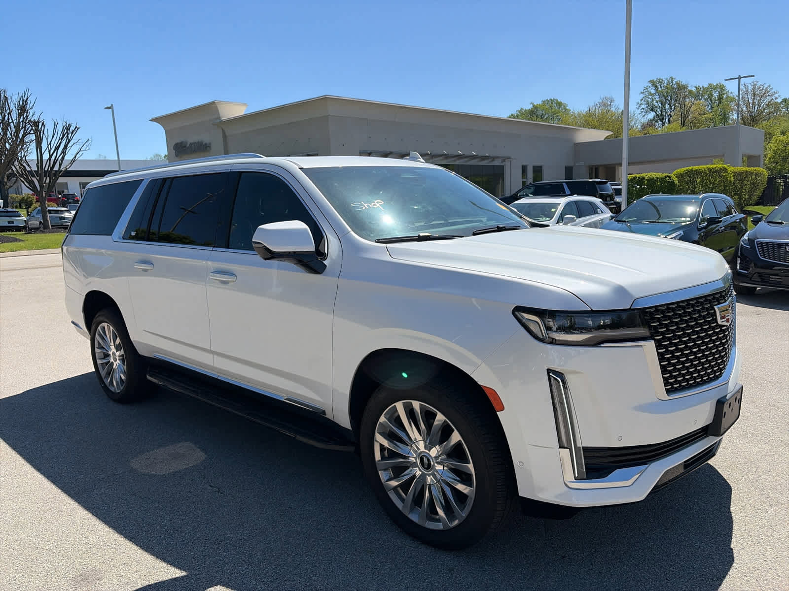 Used 2023 Cadillac Escalade ESV Premium Luxury AWD/4WD image 5