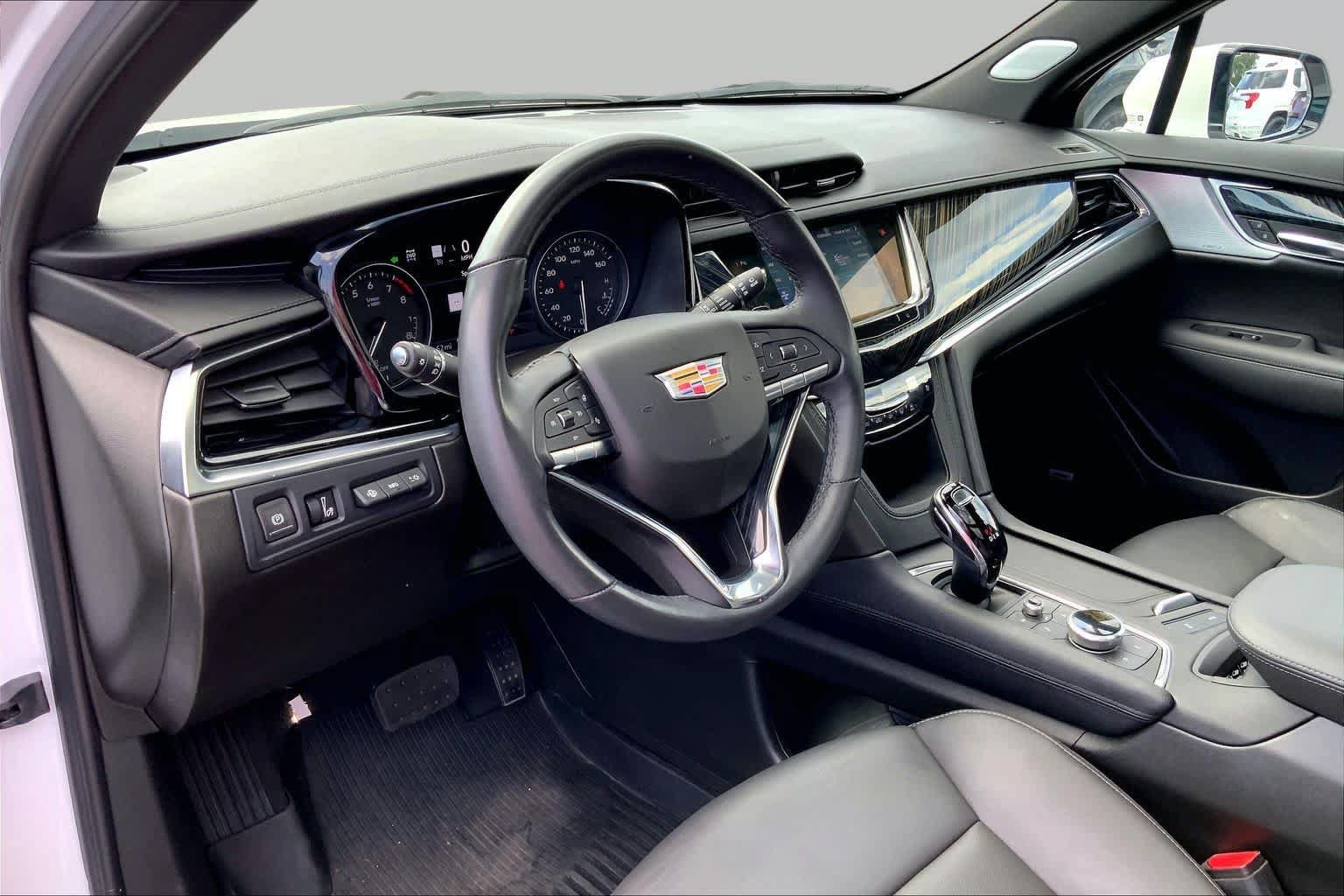 Used 2024 Cadillac XT6 Premium Luxury w/ Technology Package AWD/4WD image 15