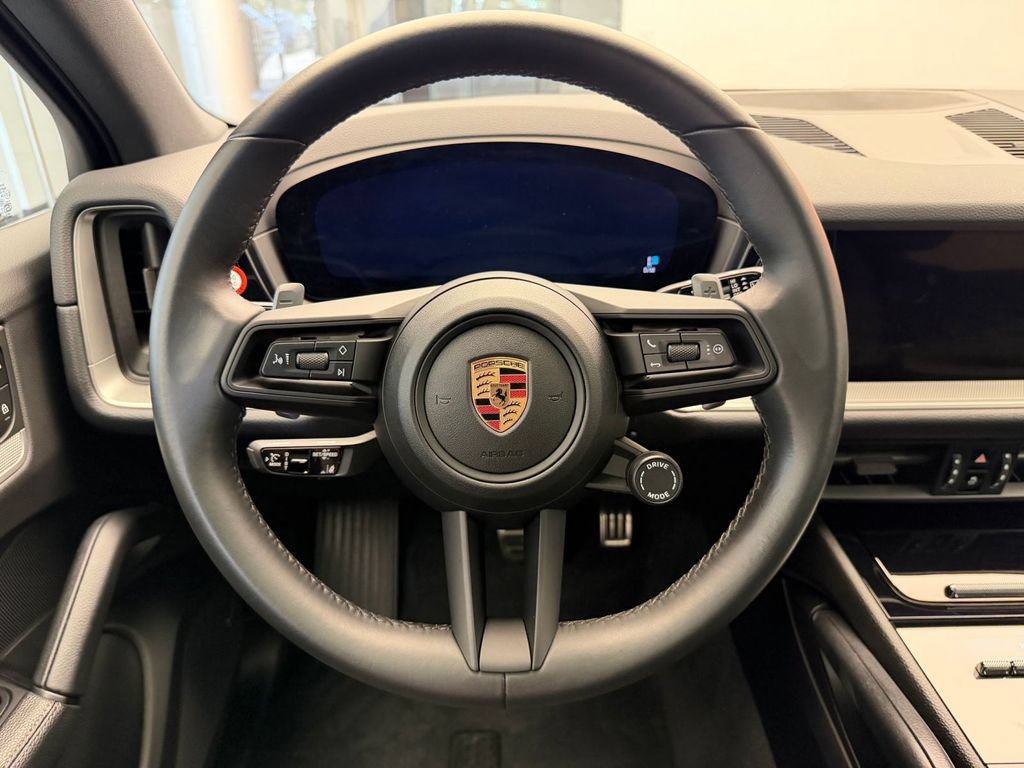Used 2025 Porsche Cayenne S AWD/4WD image 12