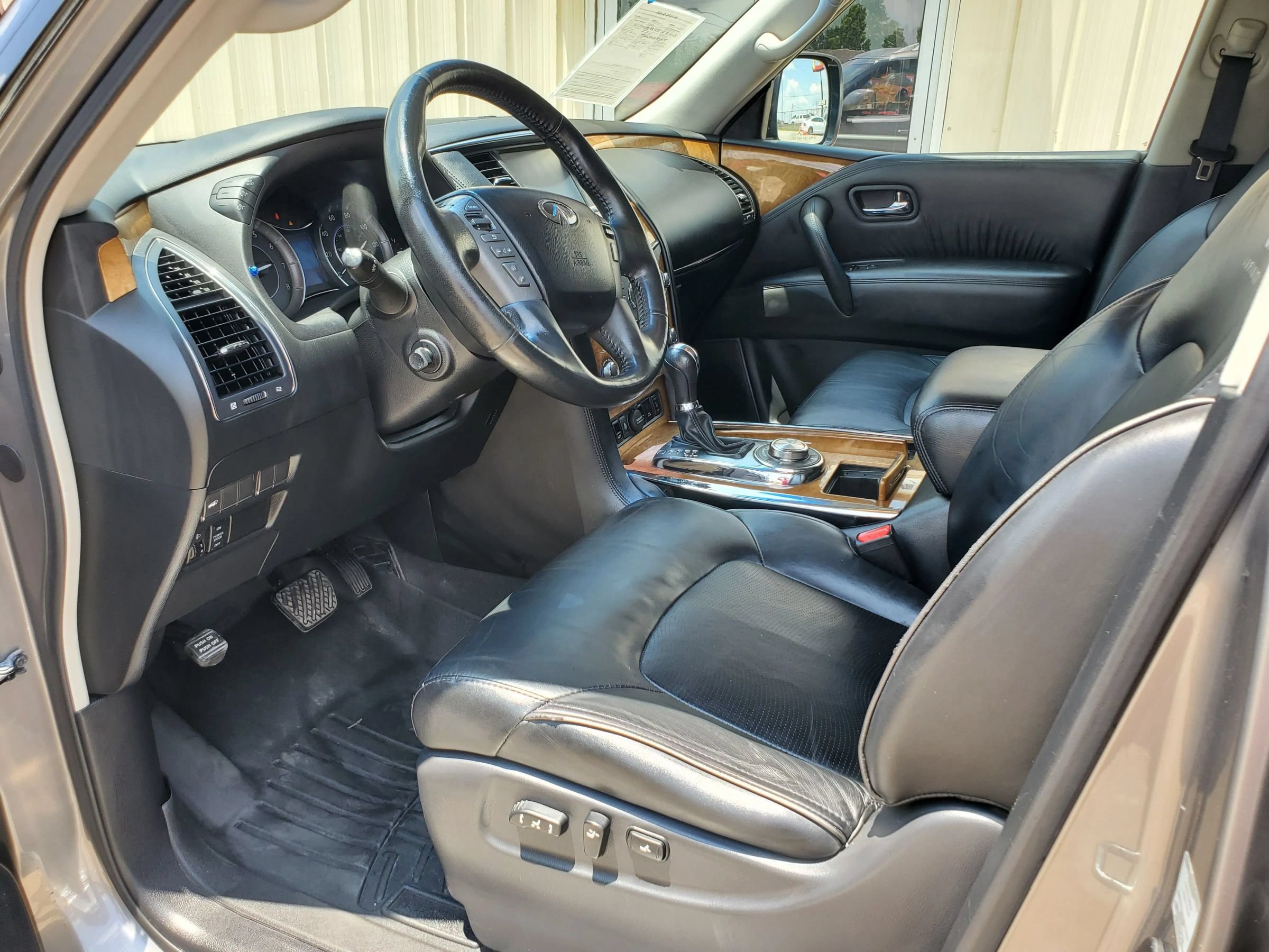 Used 2014 INFINITI QX80 4WD w/ Theater Package image 3