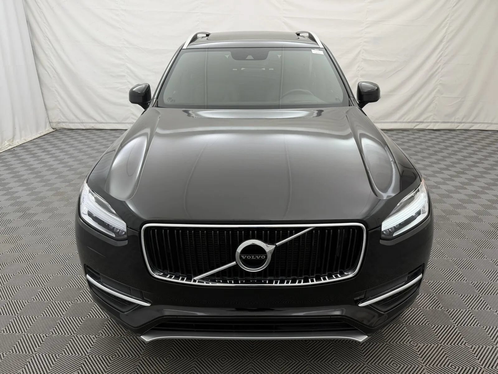 Used 2019 Volvo XC90 T6 Momentum w/ Protection Package Premier AWD/4WD image 3