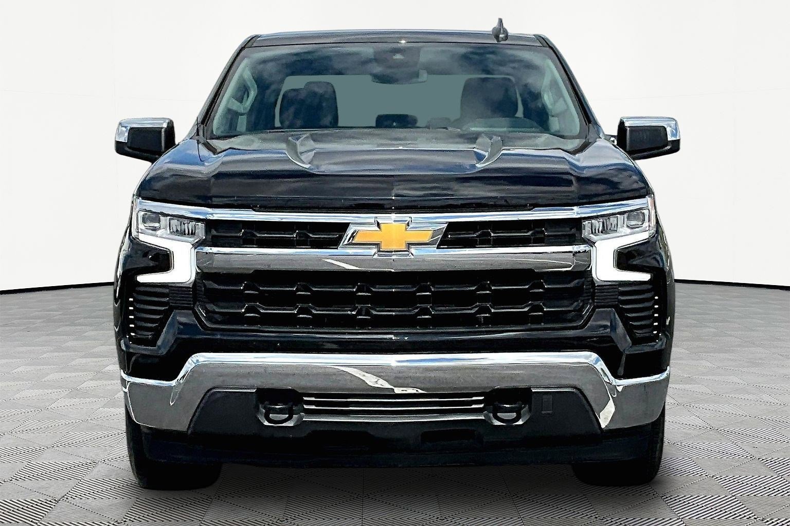 Used 2024 Chevrolet Silverado 1500 LT image 2