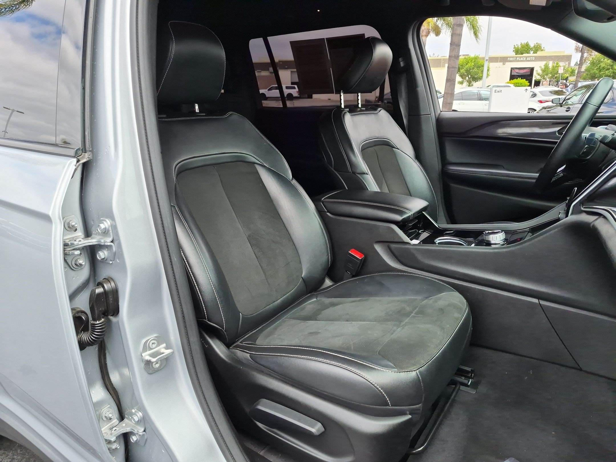 Used 2021 Jeep Grand Cherokee L Laredo AWD/4WD image 32