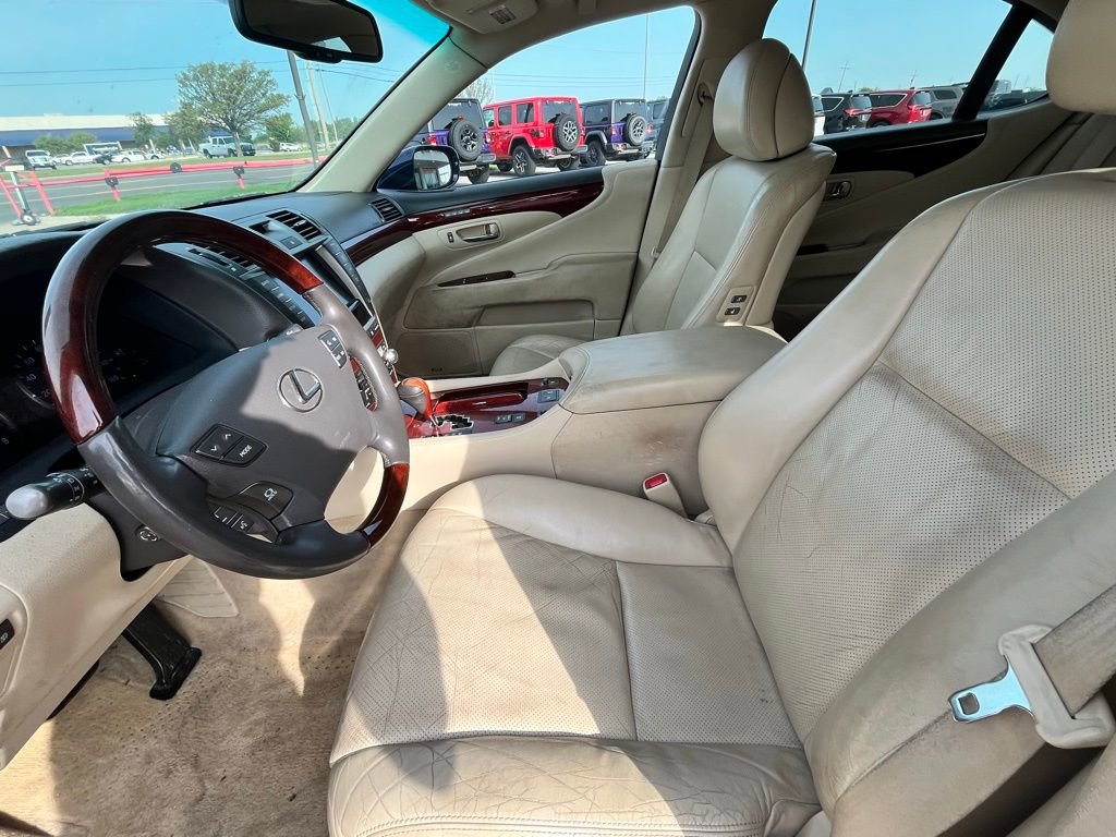 Used 2012 Lexus LS 460 AWD w/ Comfort Pkg image 8