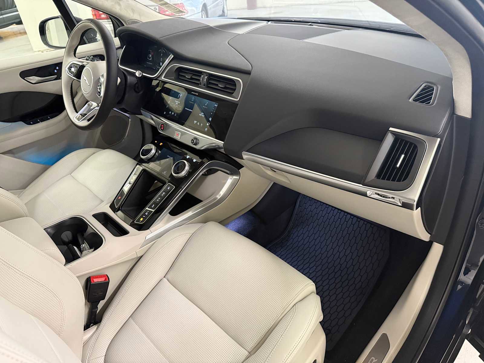 Used 2024 Jaguar I-PACE R-Dynamic HSE image 11