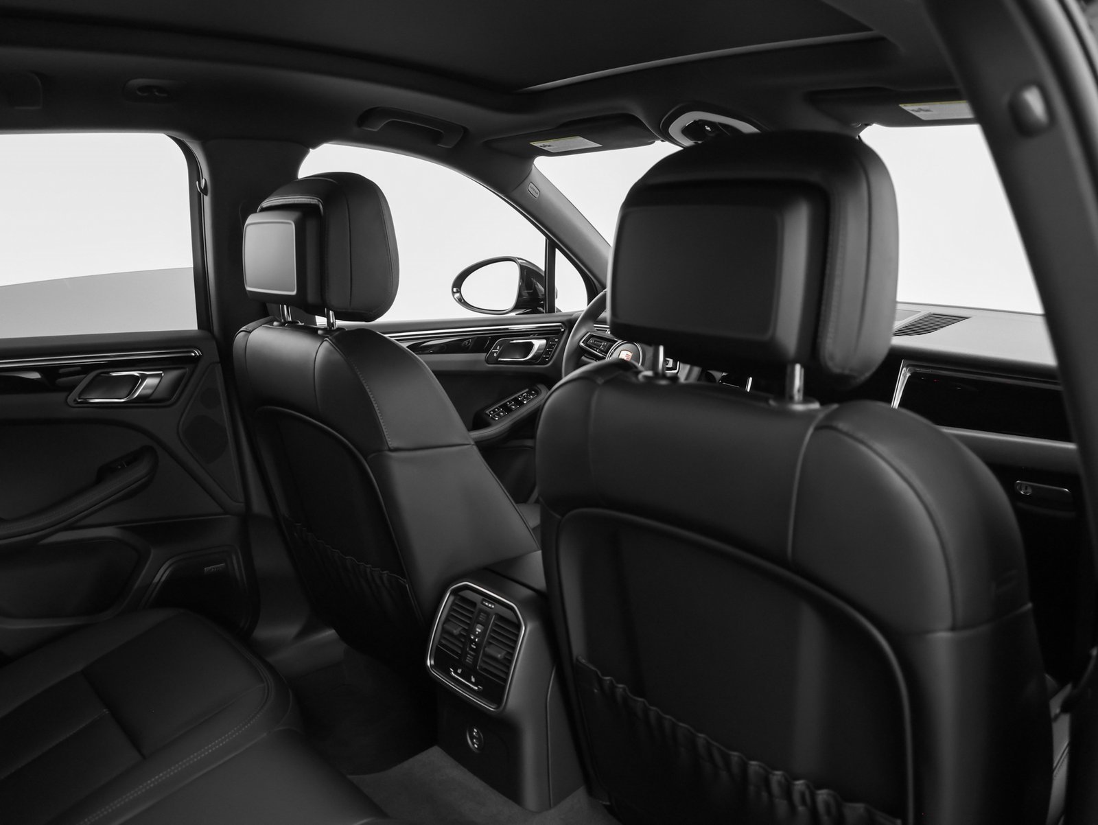 Certified 2025 Porsche Macan image 22