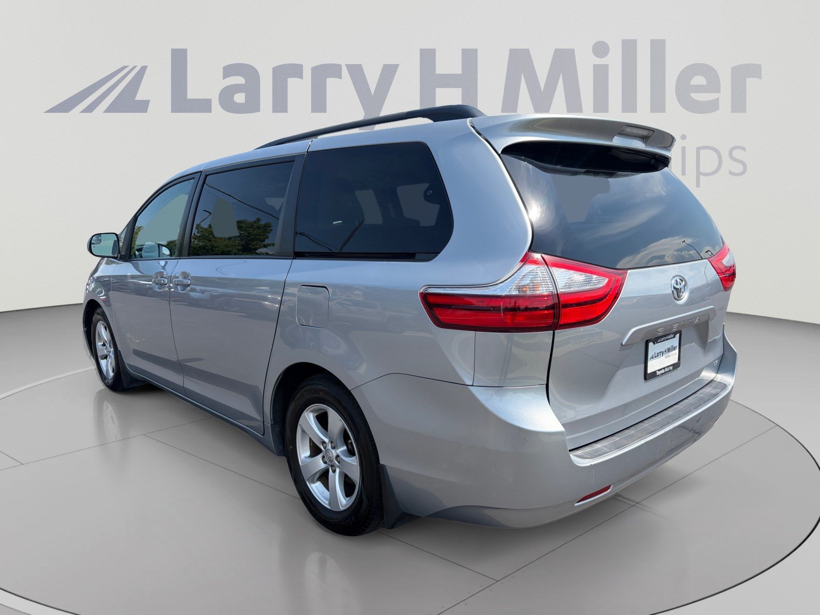 Used 2015 Toyota Sienna LE FWD image 3