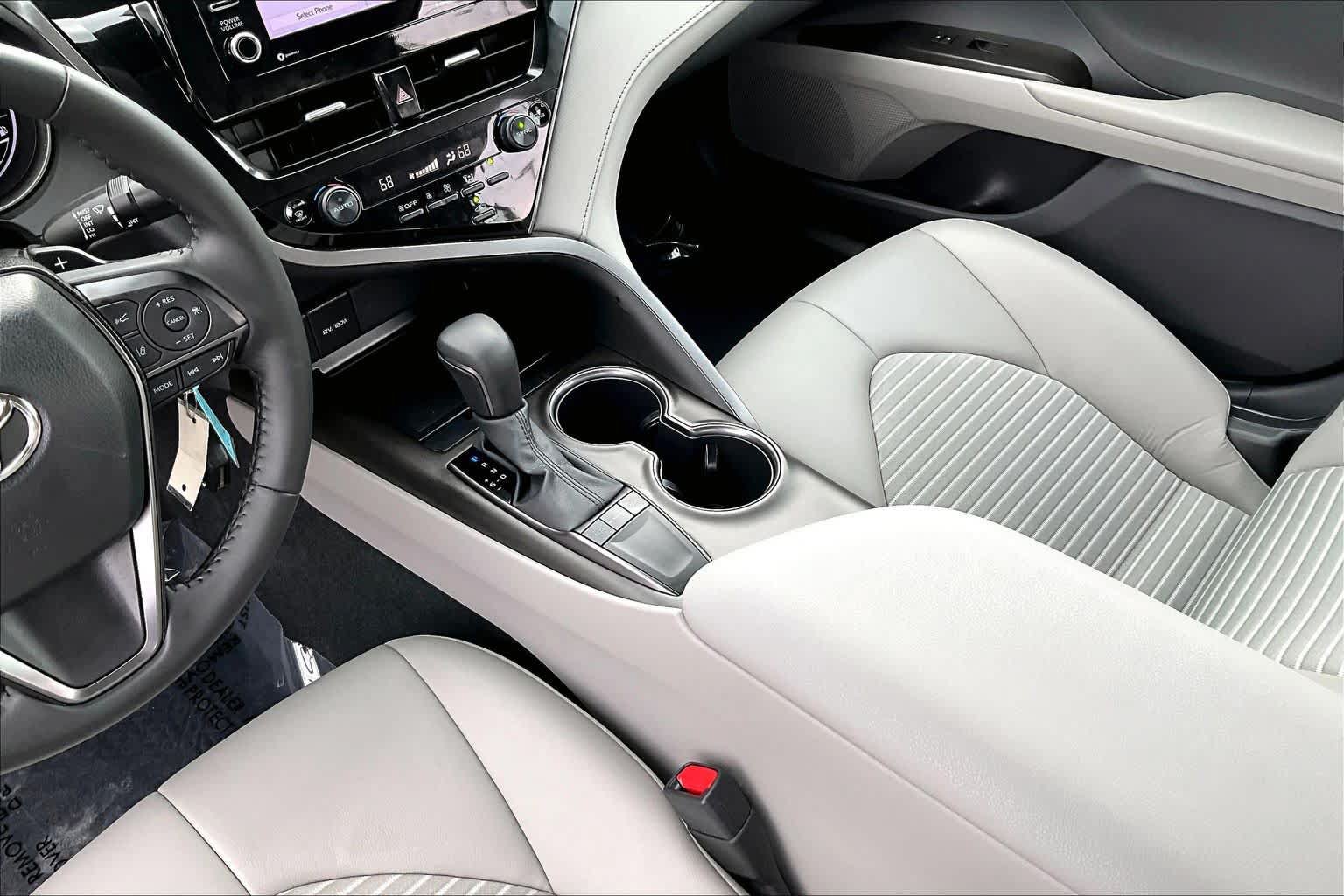 Used 2023 Toyota Camry SE FWD image 17